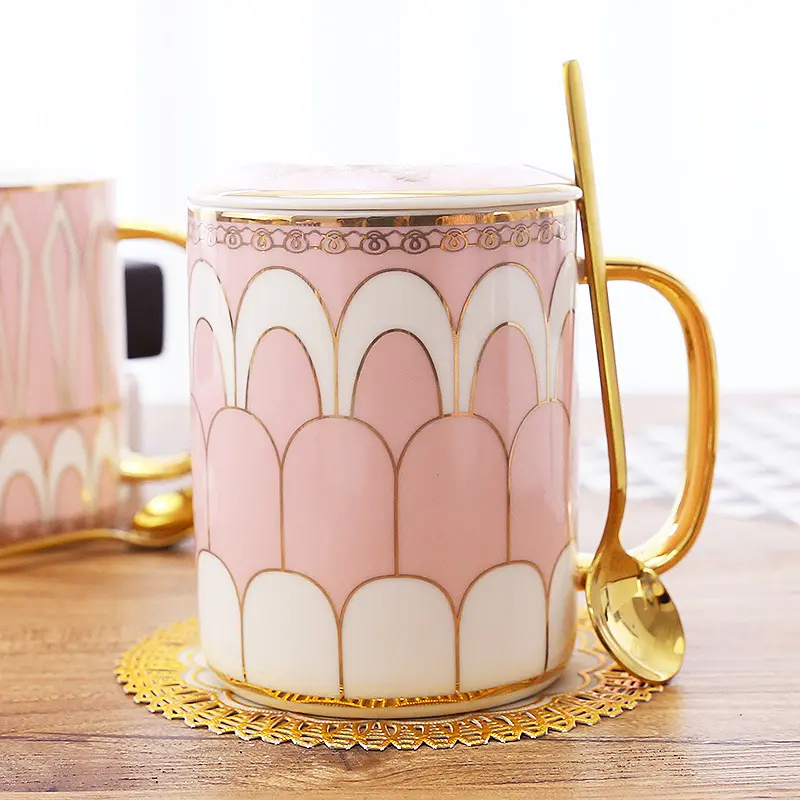 Xícaras de Café e Canecas de Cerâmica europeia padrões Geométricos de Ouro Pintura Ferramentas Drinkware Água Caneca De Porcelana para café do Presente do Amor
