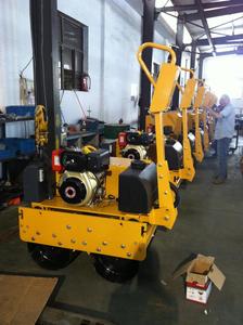880Kg çift davul Mini kompaktör yol silindiri titreşimli yol silindiri dizel motor