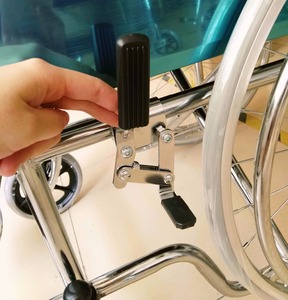 Fauteuil roulant pliable pour hommes et femmes, équipement de soins pour fauteuil roulant, fabriqué en chine, prix en chine - Product Image 5