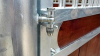 Box d'écurie articulée robuste NBS pour chevaux, modèle 5130, en acier Q235, finition noir/argent, garantie 1 an, 3m/3,5m/4m ou sur mesure (OEM)