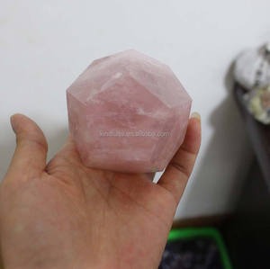 Modèle <span class=keywords><strong>de</strong></span> <span class=keywords><strong>cristal</strong></span> <span class=keywords><strong>de</strong></span> quartz naturel en forme <span class=keywords><strong>de</strong></span> dodécaèdre sculpté à la main pour la décoration intérieure et la fabrication <span class=keywords><strong>de</strong></span> mascottes, technique <span class=keywords><strong>de</strong></span> gravure - Product Image 2