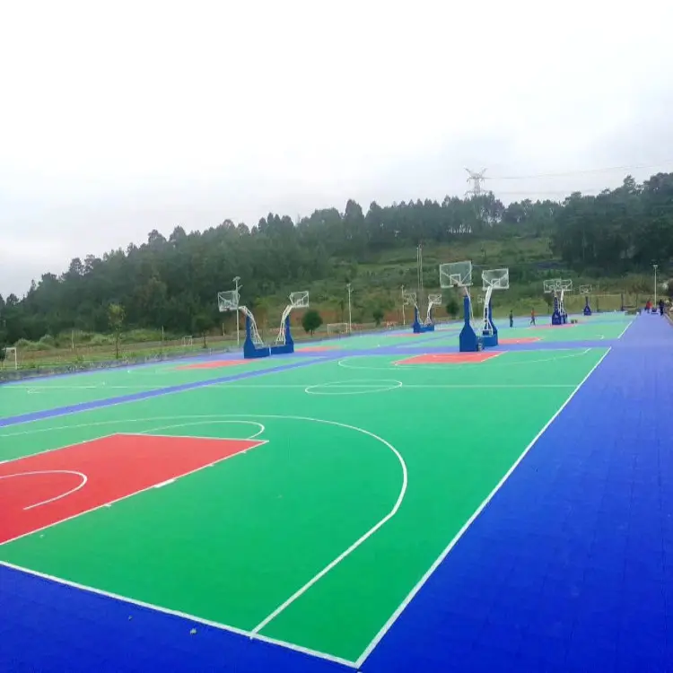 Portatif extérieur en polypropylène interlock tapis recycler flex cour carreaux piso deportivo sol pour terrain de basket