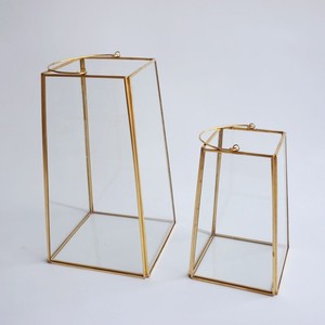 Lanterne en cuivre et en verre en forme de trapézoïdale, Terrarium géométrique avec poignée - Product Image 2