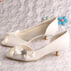 Scarpe donna taglie forti personalizzate da sposa in pizzo bianco <span class=keywords><strong>tacchi</strong></span> corti - Product Image 2