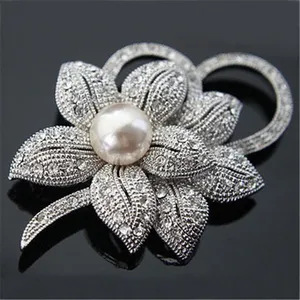 Broche de strass pour femmes, nouvelle mode, incrustation de perles, en alliage brillant, nœud papillon