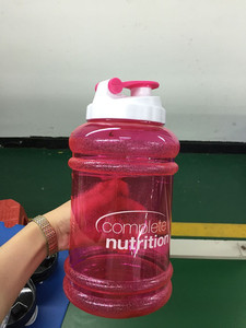 Botol air Joyshak plastik bebas Bpa warna hitam 2,2 L dengan pegangan samping
