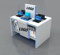 Comptoir d'exposition informatique de style moderne pour magasin de meubles, avec support pour ordinateur portable et vitrine, par Creative Factory