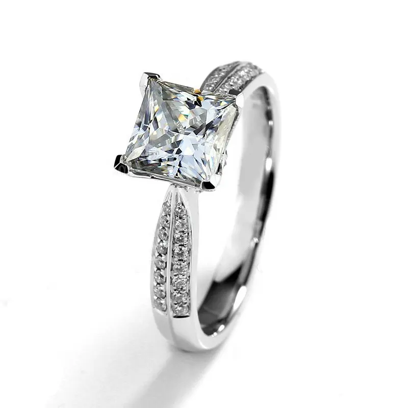 งานแต่งงานเจ้าหญิง moissanites หิน 18K สีขาวทอง 3 กรัมแหวนทอง