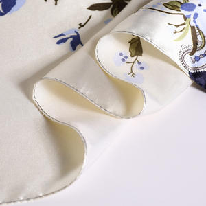 Di estate di Colori Del Fiore di Stampa Sciarpa di Seta per Le Donne di Grandi Dimensioni Raso Hijab Sciarpe <span class=keywords><strong>Testa</strong></span> <span class=keywords><strong>Fazzoletto</strong></span> 90x90 centimetri di Disegno di Marca scialli Stole - Product Image 6