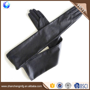 Gants en cuir longs en peau de mouton doublés de soie de couleur noire - Product Image 2