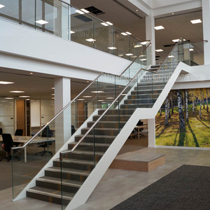 <span class=keywords><strong>Escalier</strong></span> commercial droit avec marches fermées et balustrade en verre trempé - Product Image 1