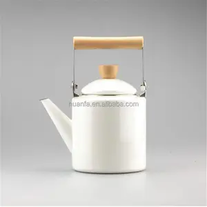 Japon tarzı emaye çelik çay su ısıtıcısı, 2.1-Quart maksimum kapasite, silindirik şekil ahşap saplı