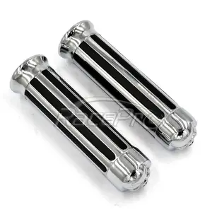 Aluminum Chrome Skull End Motorcycle Handlebar Grips for Honda Magna, Shadow 600/750/1100, Spirit 750, VTX1800