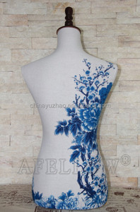 <span class=keywords><strong>Mannequin</strong></span> de <span class=keywords><strong>couture</strong></span> femme en porcelaine bleue et blanche de style chinois - Product Image 2