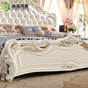 Cama de Dormitorio con Muebles de Lujo - Product Image 2