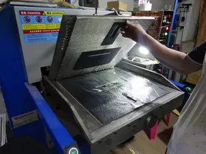 Máquina de prensado en relieve de billetera de cuero, número hidráulico de placa, para estampación de área grande, gran oferta