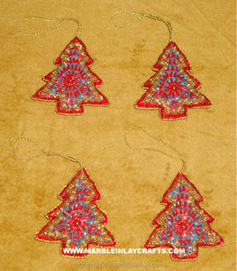 Adorno Navideño Bordado a Mano con Diseño de Árbol de Navidad - Product Image 1