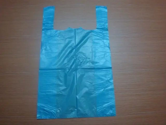 صديقة للبيئة شفافة سوبر ماركت حمل التسوق تي شيرت حقائب بلاستيكية لفة
