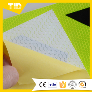 شريط عاكس عالي الإضاءة على شكل رأس سهم للسلامة على الطرق والسيارات - Product Image 3