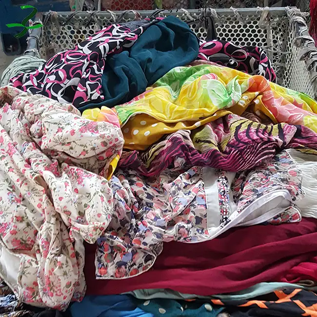 יבוא משמש חבילות בגדי בשימוש בגדים לילדים מסין במפעל