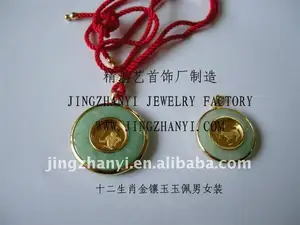 Intarsiato in oro con collana di giada