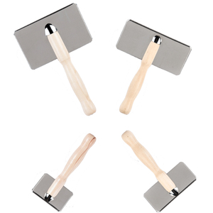 Peigne de toilettage pour animaux de compagnie personnalisable en acier inoxydable et en caoutchouc manche en bois brosse à cheveux lisse pour le nettoyage des chiens - Product Image 6