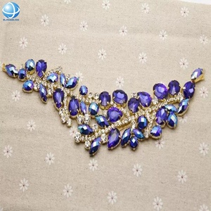 Applique di strass di cristallo di colore personalizzato <span class=keywords><strong>per</strong></span> cucire su Costume abito <span class=keywords><strong>da</strong></span> sposa abito <span class=keywords><strong>da</strong></span> <span class=keywords><strong>sera</strong></span> decorazione <span class=keywords><strong>accessori</strong></span> - Product Image 4