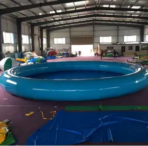 Piscina de agua inflable personalizada para niños y adultos, uso comercial, con paleta, barcos de parachoques, gran oferta