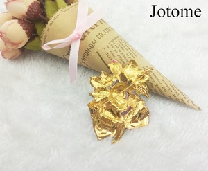 Broches de Aleación con Cristales al por Mayor, Chapados en Oro, 60mm, Grandes, con Diseño de Rosa, Hoja Verde y Flor, para Regalo de Boda, Compromiso o para Niños - Product Image 3