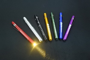 प्रचारक उपहार डॉक्टर नर्स Penlight नैदानिक सफेद, पीले प्रकाश चिकित्सा कलम प्रकाश