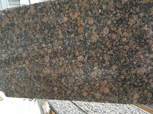 Granito marrón BALTICO pulido <span class=keywords><strong>color</strong></span> en precio barato