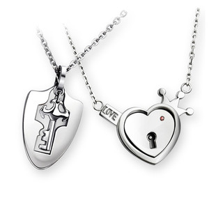 2 PCS nuevos accesorios de moda corona de acero inoxidable en forma de corazón medallón COLLAR COLGANTE clave para pareja - Product Image 1