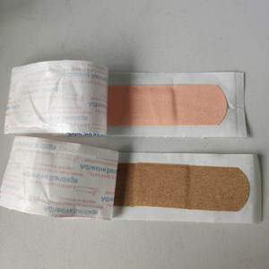 Vendaje de espuma de silicona estéril autoadhesivo Jenis Plester Lukab Color DE LA PIEL yeso <span class=keywords><strong>para</strong></span> <span class=keywords><strong>heridas</strong></span> PE tirita médica impermeable - Product Image 6
