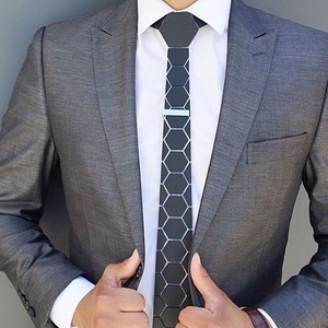 <span class=keywords><strong>Cravatta</strong></span> Premium in Pelle Esagonale <span class=keywords><strong>con</strong></span> Specchio in Plastica Acrilica - Product Image 2