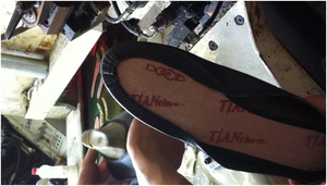 QIFENG QF-737A Macchina Idraulica Automatica per Montaggio Punta <span class=keywords><strong>Scarpe</strong></span>, Macchina per Calzature per Sneakers e <span class=keywords><strong>Scarpe</strong></span> in Pelle - Product Image 6