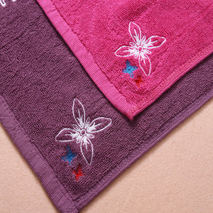 Asciugamano in cotone 100% quadrato <span class=keywords><strong>fucsia</strong></span> tinto in tinta unita con ricamo - Product Image 3