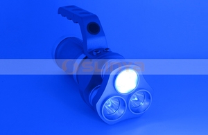 Pabrik Guangdong Grosir Lampu <span class=keywords><strong>3</strong></span> LED <span class=keywords><strong>T6</strong></span> Senter Pencari Tangan Keluarga