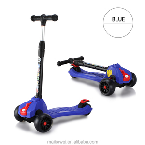 Scooter extérieur pliable de haute qualité à 3 roues clignotantes en PU avec barre en T en aluminium pour les enfants de 3 à 12 ans - Product Image 2
