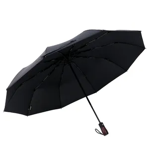 Parapluie à poignée en bois personnalisé avec logo Parapluies à protection UV disponibles avec impression du logo du client Parapluies à 3 plis automatiques