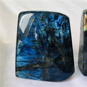 Labradorite naturale pietra di cristallo in piedi pietra di energia di pietra per la decorazione - Product Image 3