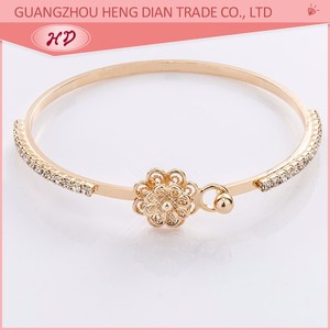 Nuevo Diseño de Pulsera de Oro Falso de Moda, Cadena de Mano Dorada con Diseño Moderno - Product Image 2