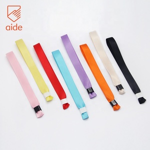 Em estoque Custom Pantone Color pulseiras de cetim pulseiras tecidas Fabric Festival Event Wristband Clasp - Product Image 4
