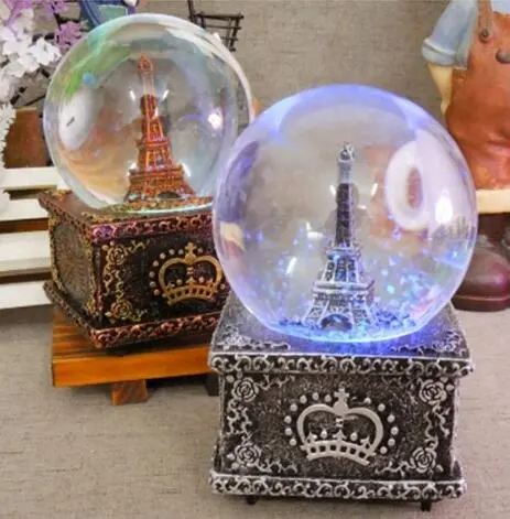 에펠 탑 스노우 글로브 (Eiffel tower snowglobes) 와 빛 및 music round 대 한 기념품