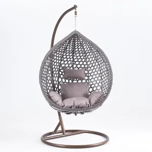 Avrupa tarzı Metal malzeme ve özelleştirilmiş renk beyaz Rattan açık salıncak setleri veranda yumurta asılı sandalyeler