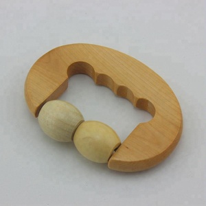 Petit outil de massage corporel en bois en forme de D avec poignée incurvée pour la relaxation <span class=keywords><strong>musculaire</strong></span> - Product Image 1