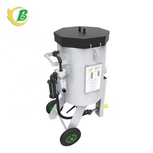 Sablageur portable d'une capacité de <span class=keywords><strong>100</strong></span> <span class=keywords><strong>litres</strong></span>, adapté aux opérations de retouche automobile et de décapage de la rouille. - Product Image 3