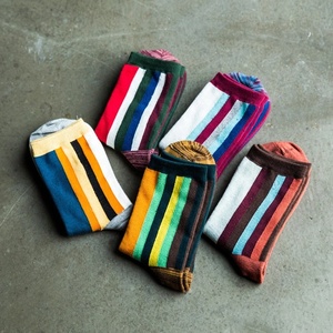 Vuelos de suave de punto transpirable oem personalizado de rayas de algodón colorido feliz calcetines par de calcetines de hip hop de la Navidad, <span class=keywords><strong>Ginebra</strong></span>, chocolate, vino, si puede leer esto traer vino de los hombres - Product Image 2