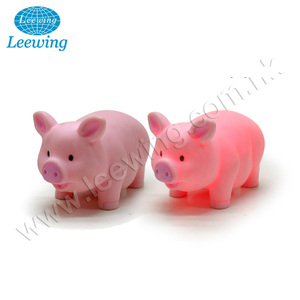Vente en gros de jouets pour enfants en plastique mignon en forme de cochon avec lumière LED - Product Image 1