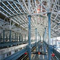 Chine Usine de structure en acier Conception de toit en treillis en acier de bonne qualité avec revêtement en zinc léger et peinture en aérosol pour le toit du centre commercial de la gare