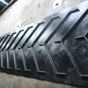 Bande transporteuse en caoutchouc Chevron à surface profilée à angle raide, bande transporteuse à motif de colonne en forme de U à chevrons Fabricant - Product Image 6